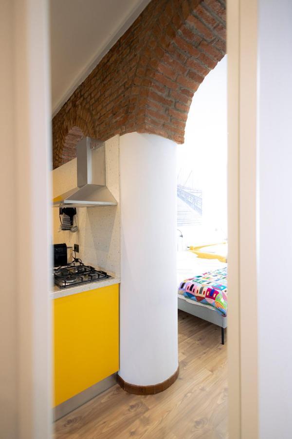 The Red Bricks - San Babila Area Apartment Mailand