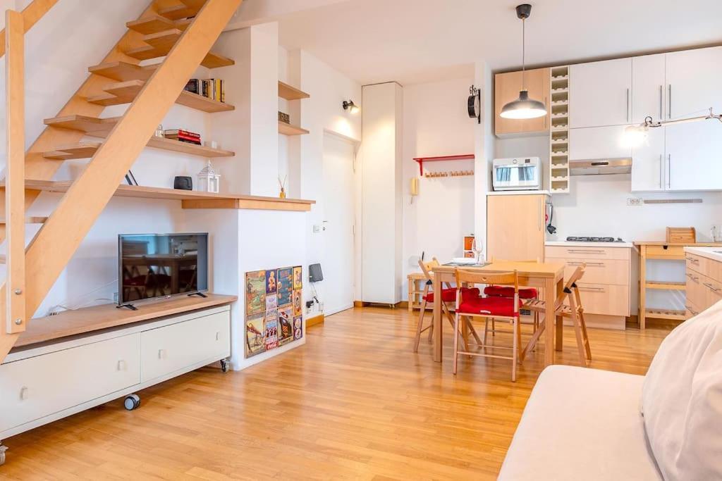 Guest Planet - Grazioso Bilocale Bande Nere M1 Apartment Mailand