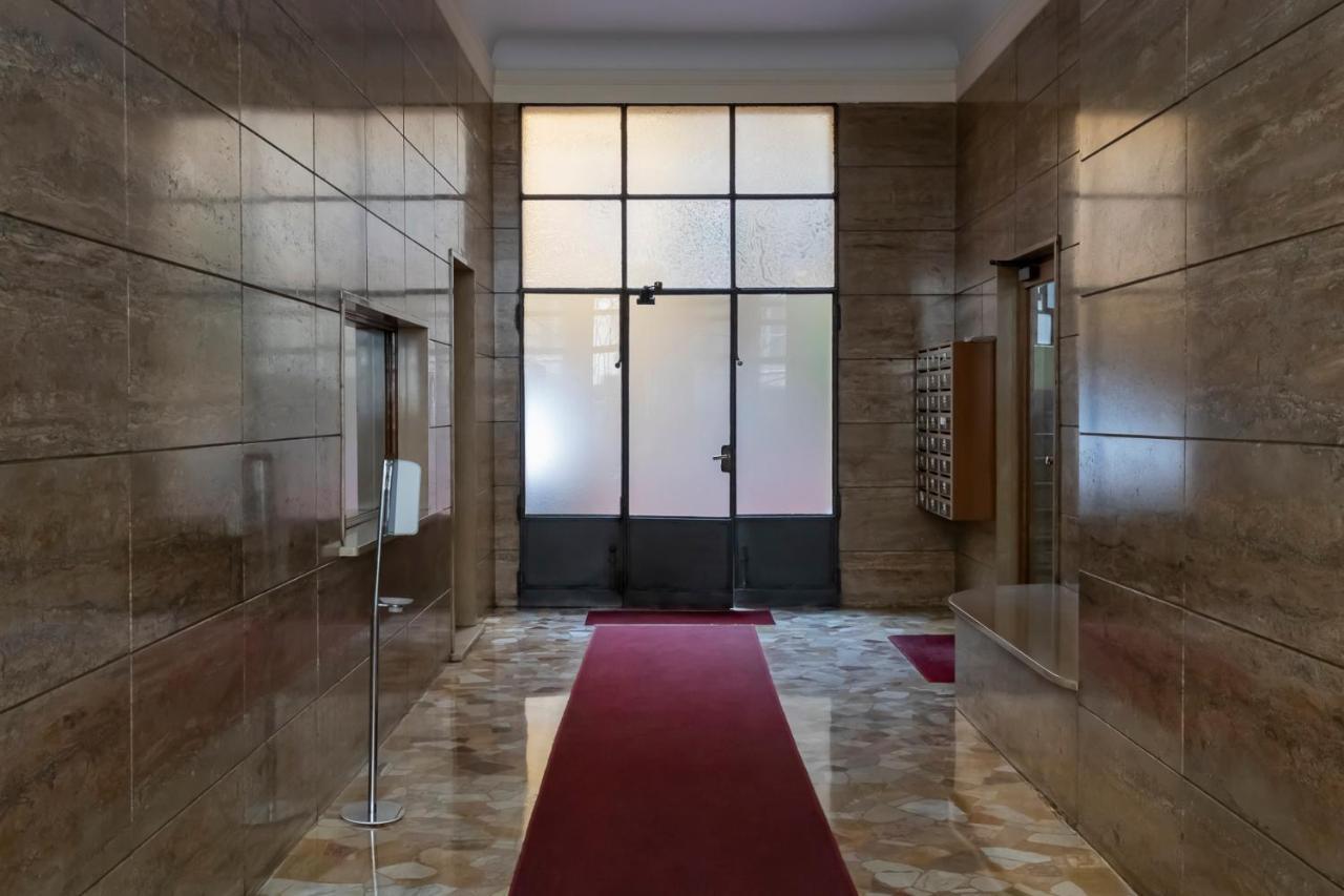 Ihost - Niccolini 21 Milan