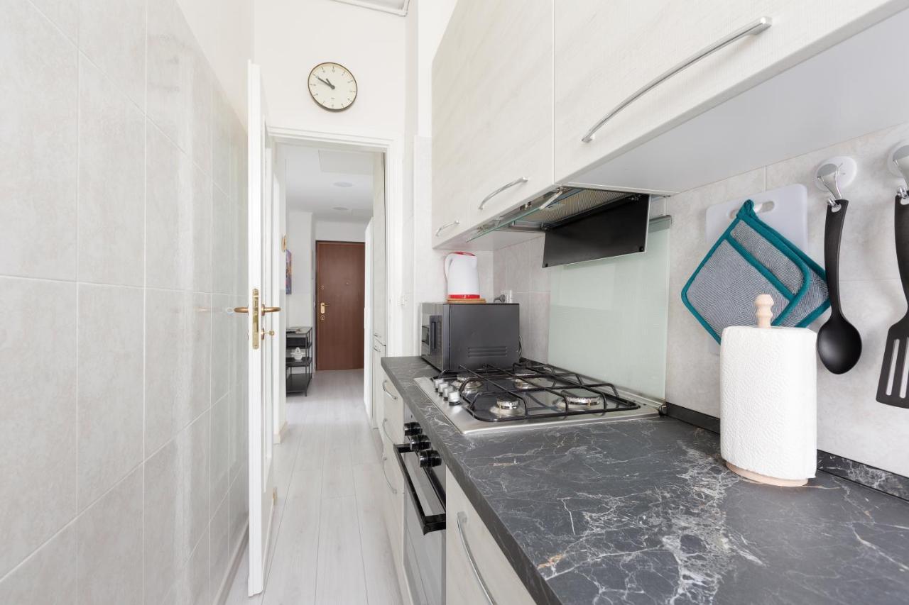 Apartment With Balcony -bisceglie Red Line Subway