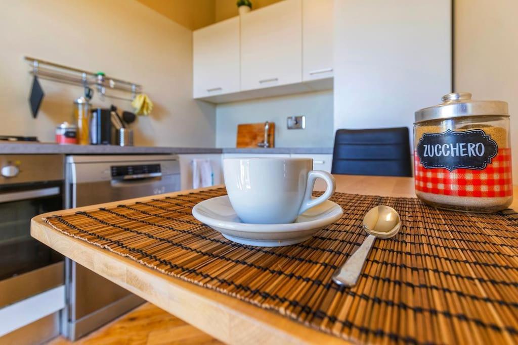 Sunny & Updated Flat With Panoramic View 50m From M4 Stop * Milan