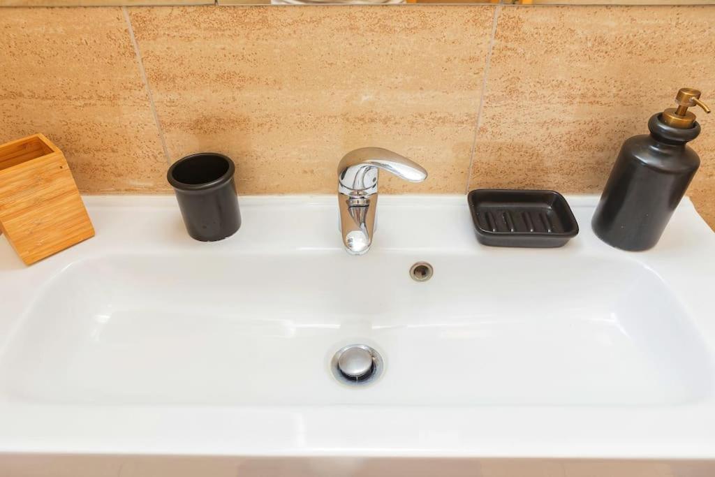 Sunny & Updated Flat With Panoramic View 50m From M4 Stop Apartment Milan