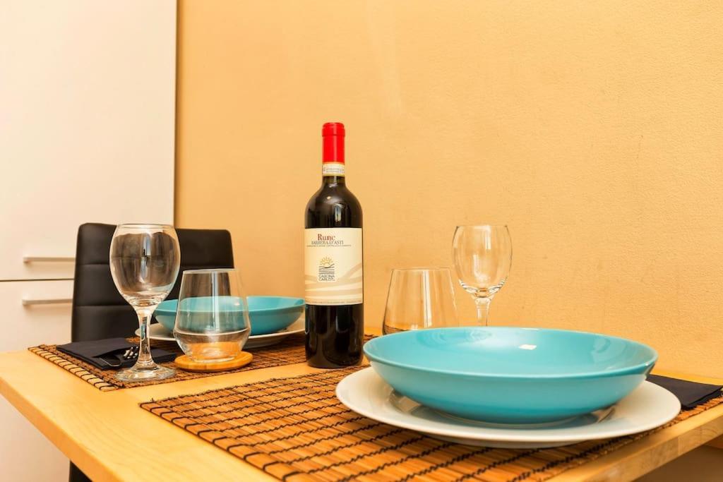 Apartment Sunny & Updated Flat With Panoramic View 50m From M4 Stop Milan