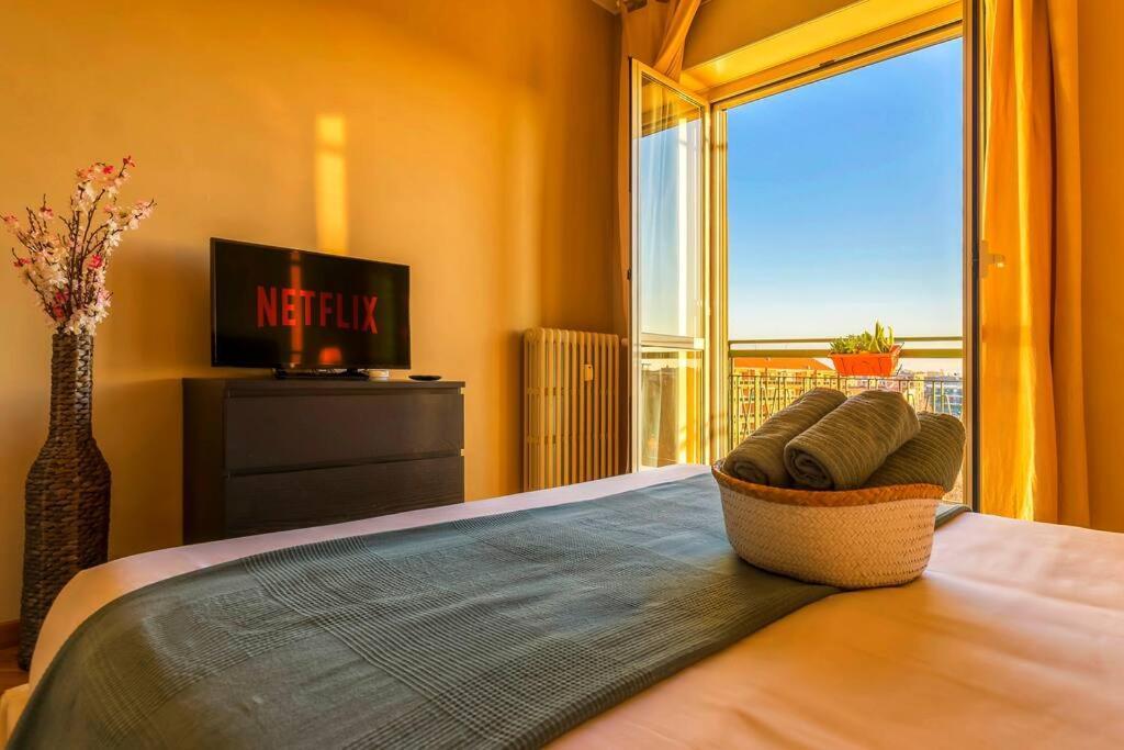 Sunny & Updated Flat With Panoramic View 50m From M4 Stop Apartment Milan