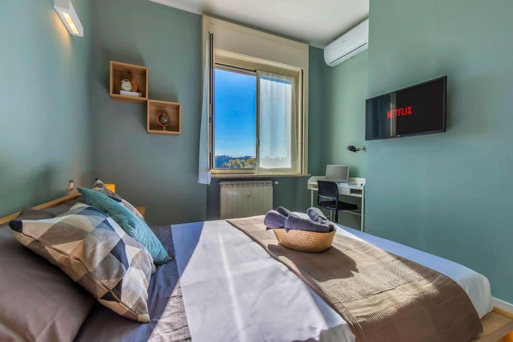 Charmy & Cozy Panoramic Flat 50m From M4 Stop Milan