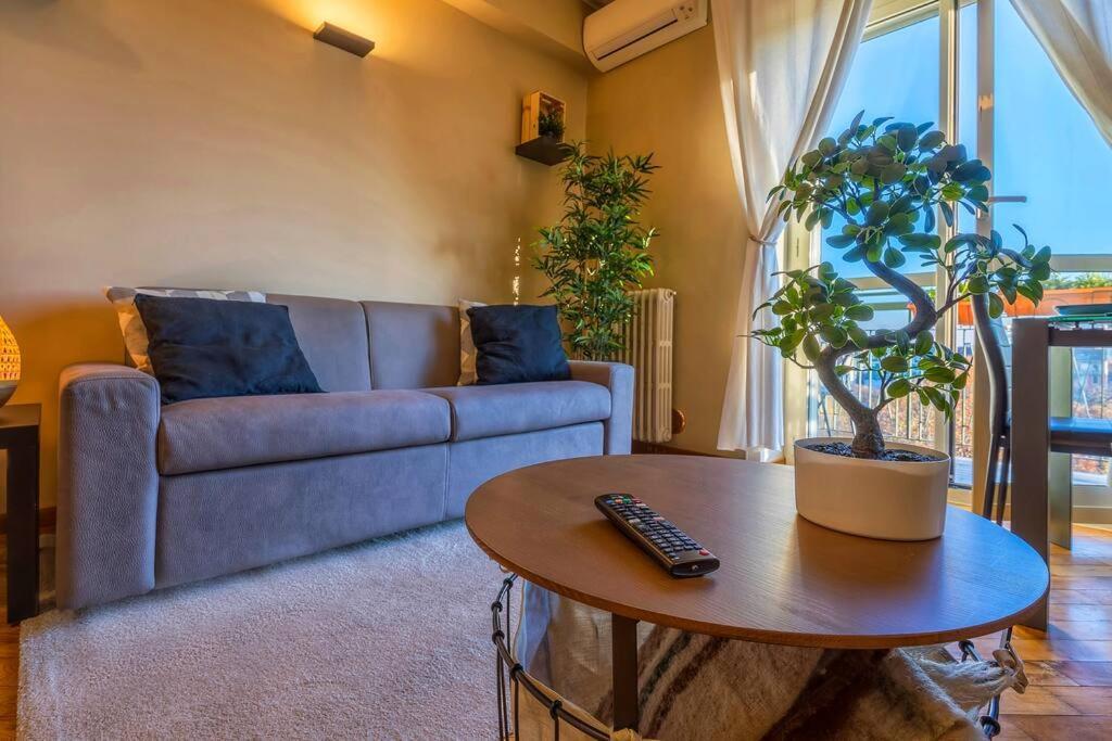 Sunny & Updated Flat With Panoramic View 50m From M4 Stop * Milan