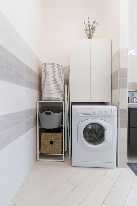Charmy & Cozy Panoramic Flat 50m From M4 Stop Apartment Milan