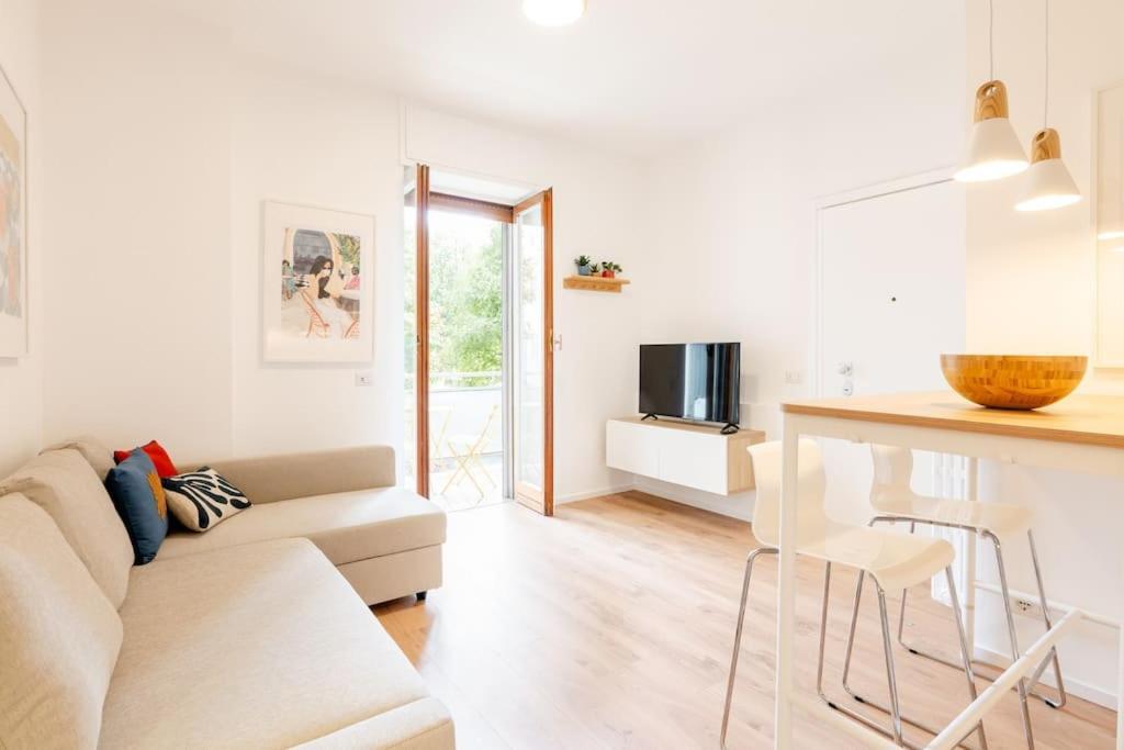 Appartement Luxury 1 Bedroom Apartment, Close To San Siro, Fiera And 10 Min Metro To Duomo Milaan