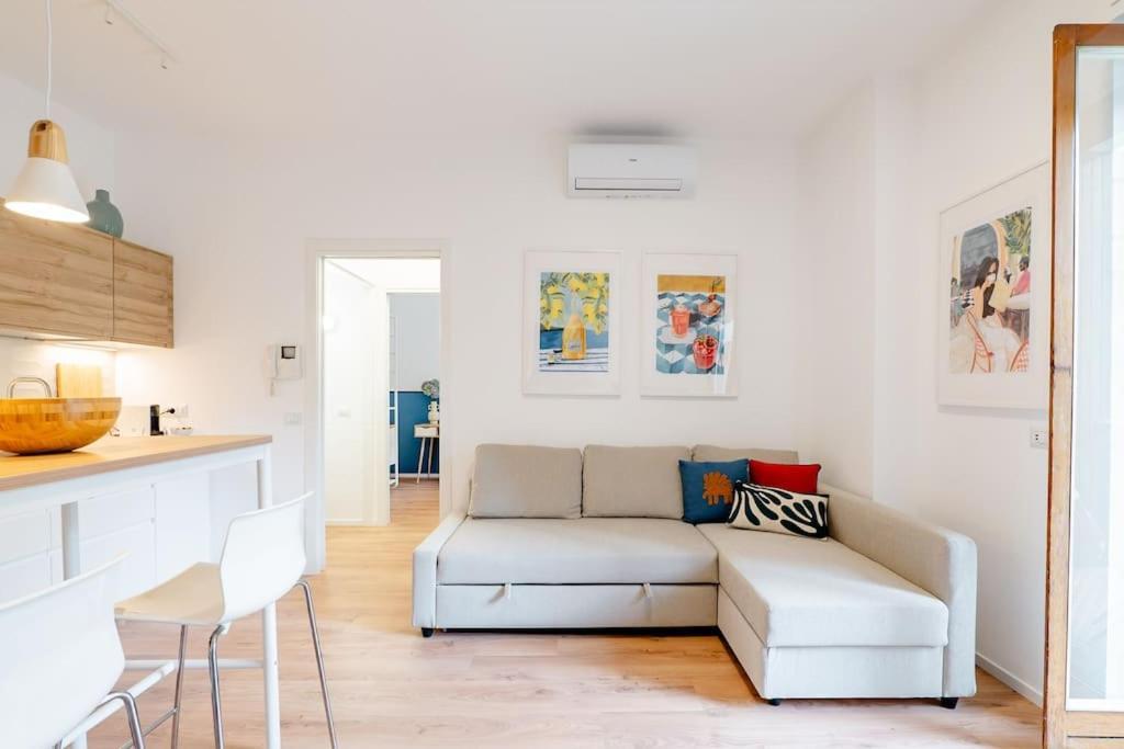 Luxury 1 Bedroom Apartment, Close To San Siro, Fiera And 10 Min Metro To Duomo * Milaan