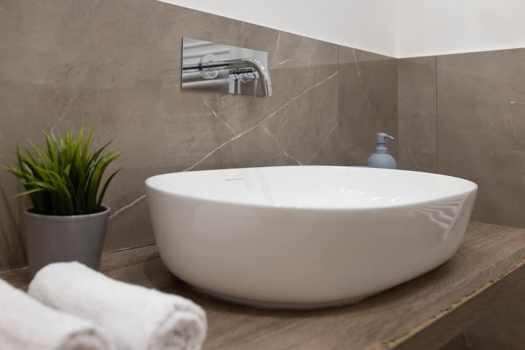 Apartment Moderno A City Life- Mico-3 Torri- Metro 700m