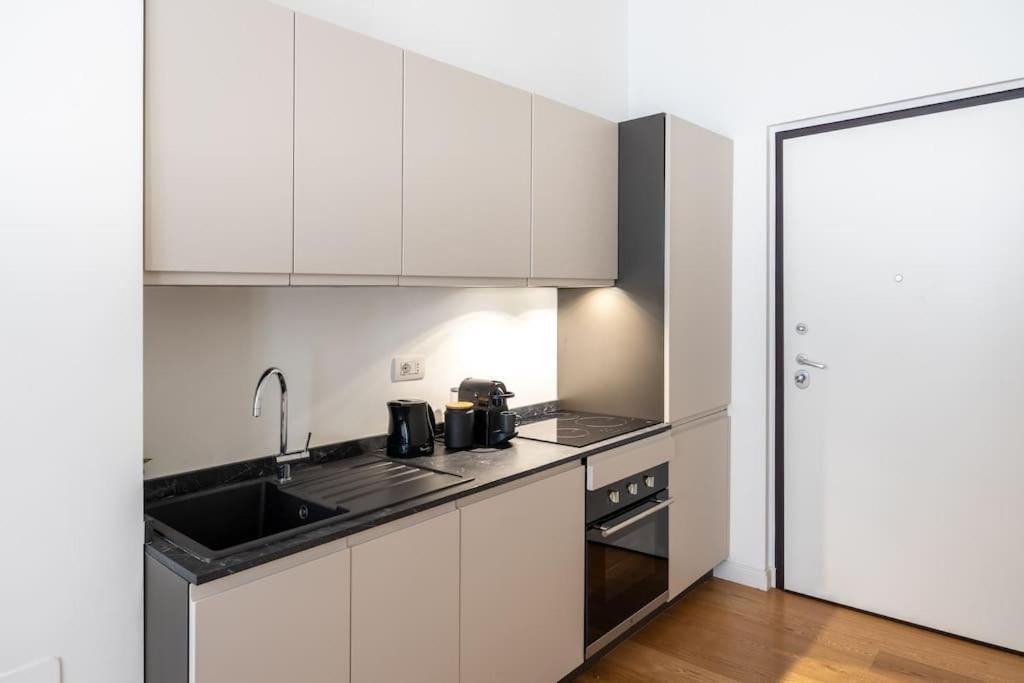 Elegante A City Life- Mico-fiera-accessoriato E Wifi