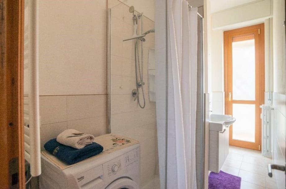 Stanza Doppia Con Bagno Privato Vicino Al Centro Alloggio in famiglia *
