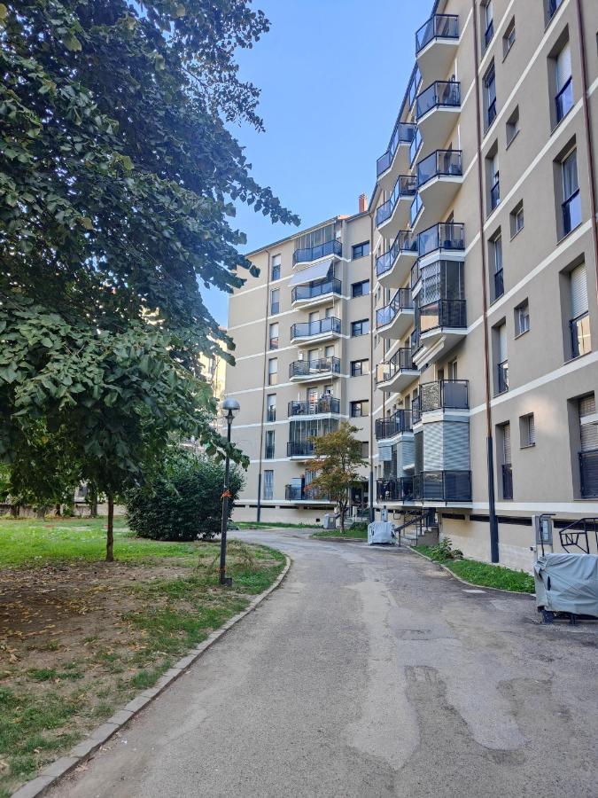 Elegante Bilocale A Con Balcone * Milano