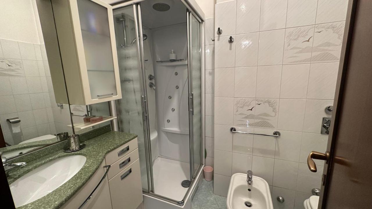 Dehomes - Two Bedrooms, Terrace, Wi-fi, Tram To Centre & Rho Fiera Apartment *