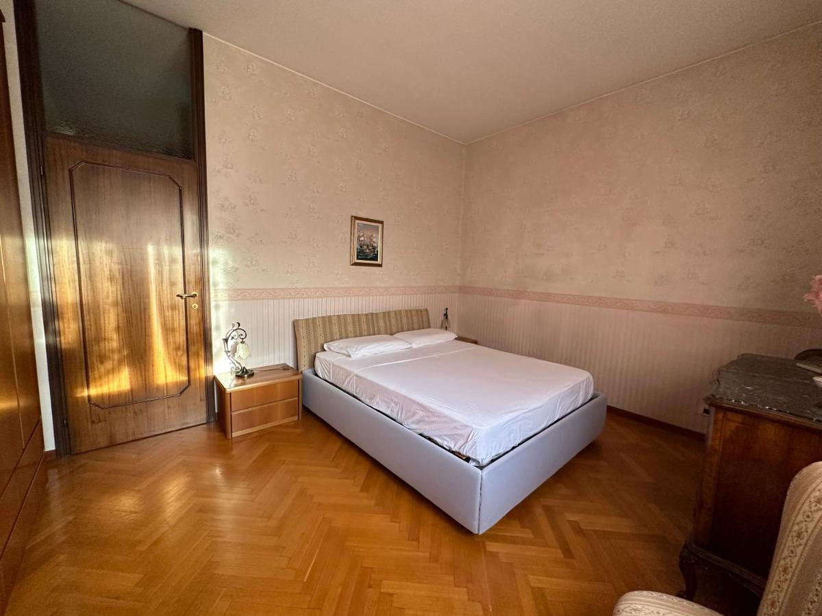 Dehomes - Two Bedrooms, Terrace, Wi-fi, Tram To Centre & Rho Fiera