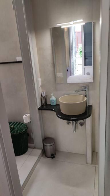 Appartamento Monolocale Intimo Con Terrazzino Milano