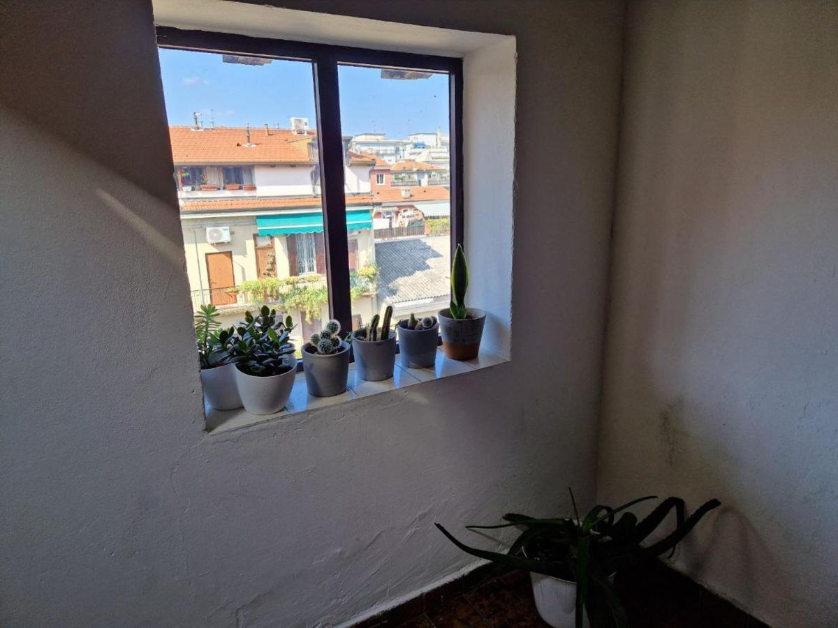 Into The World Apartment *