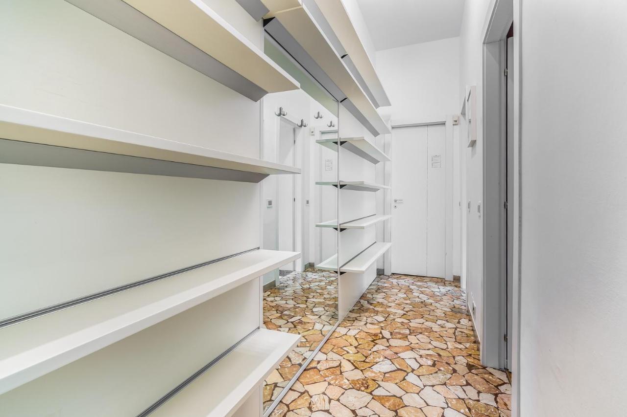 Leilighet Ampio Zona Moscova Con Due Terrazzi *