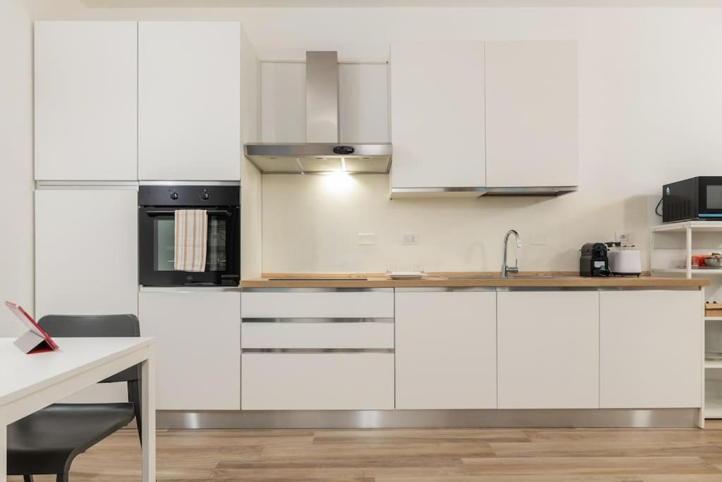 Mora Flexyrent A.c. - Colonne Milano