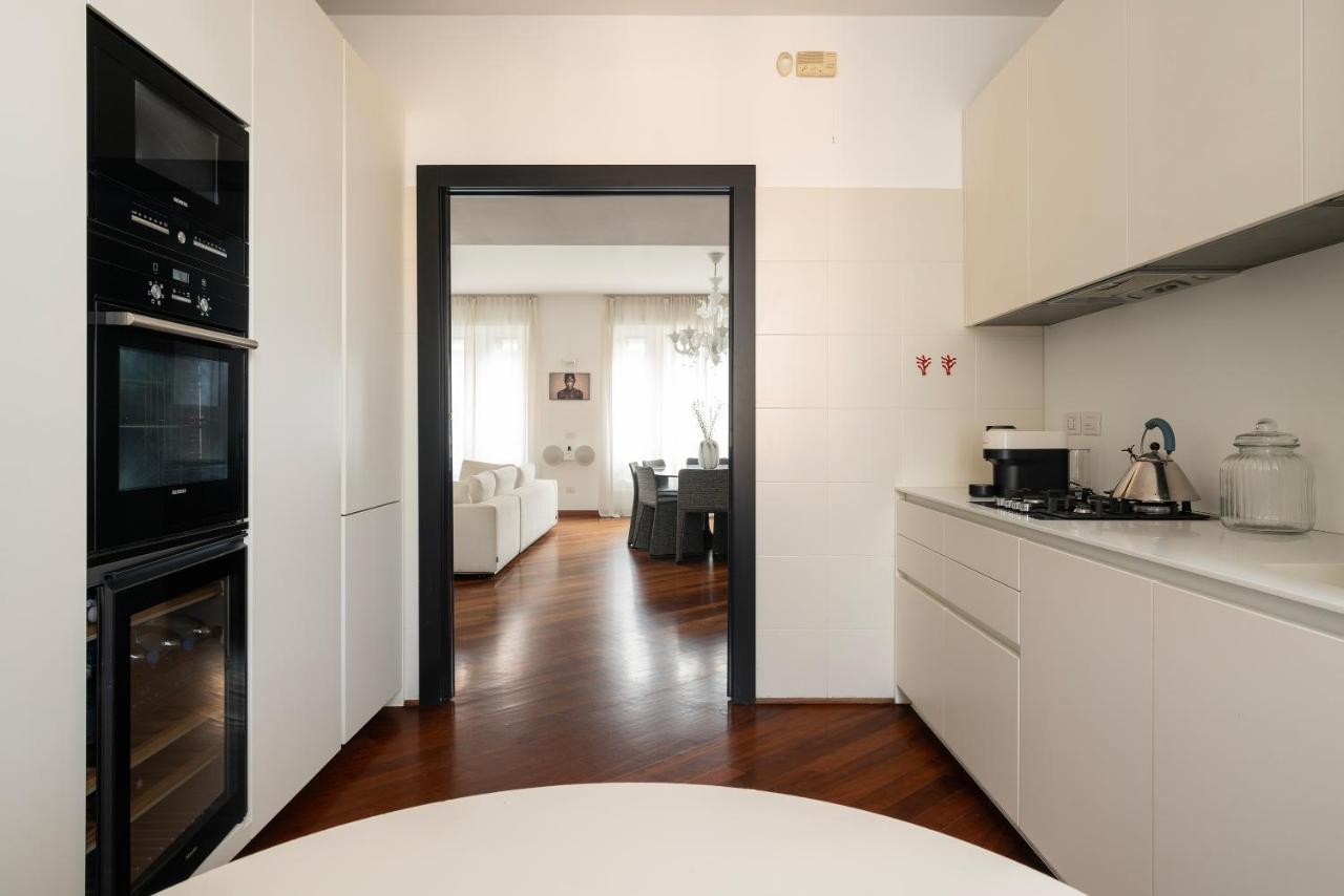 Apartment Santa Tecla Living Bronzetti 8 Mailand