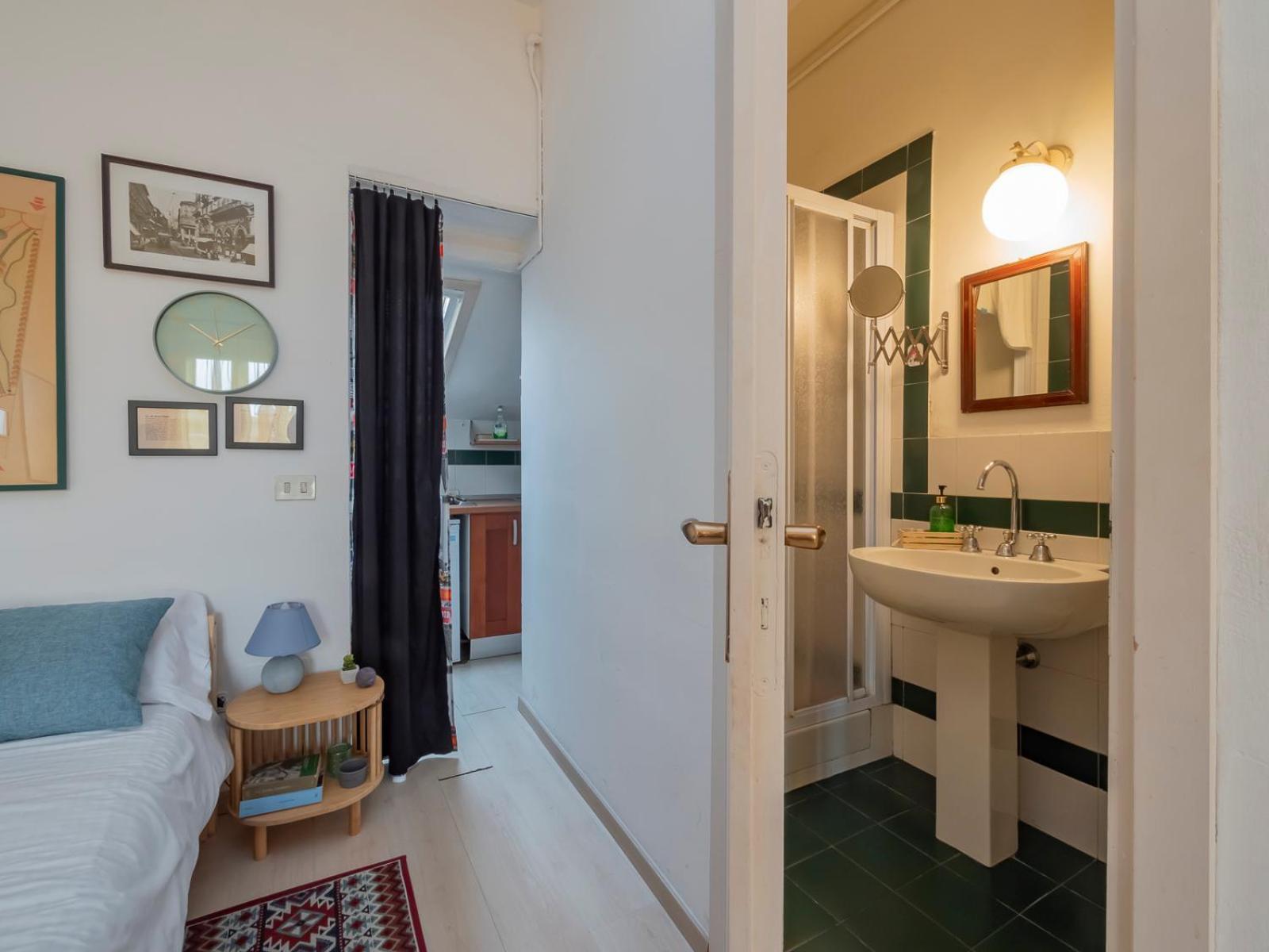 Xenia - Luminous At Navigli Tram Theme Apartment Mailand