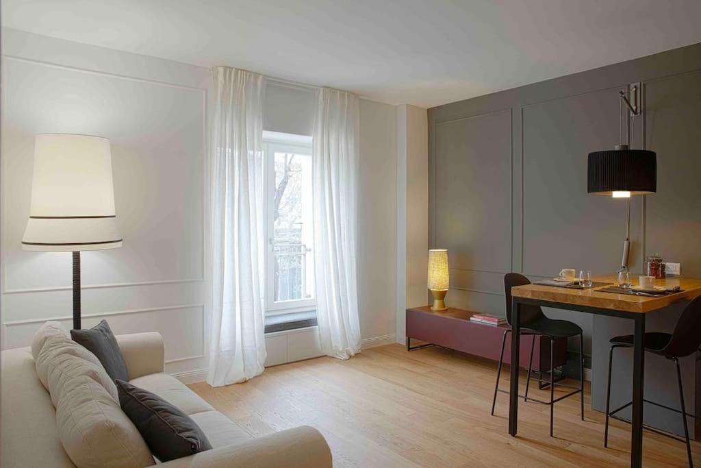 Design In The Center Of Apartment Milan