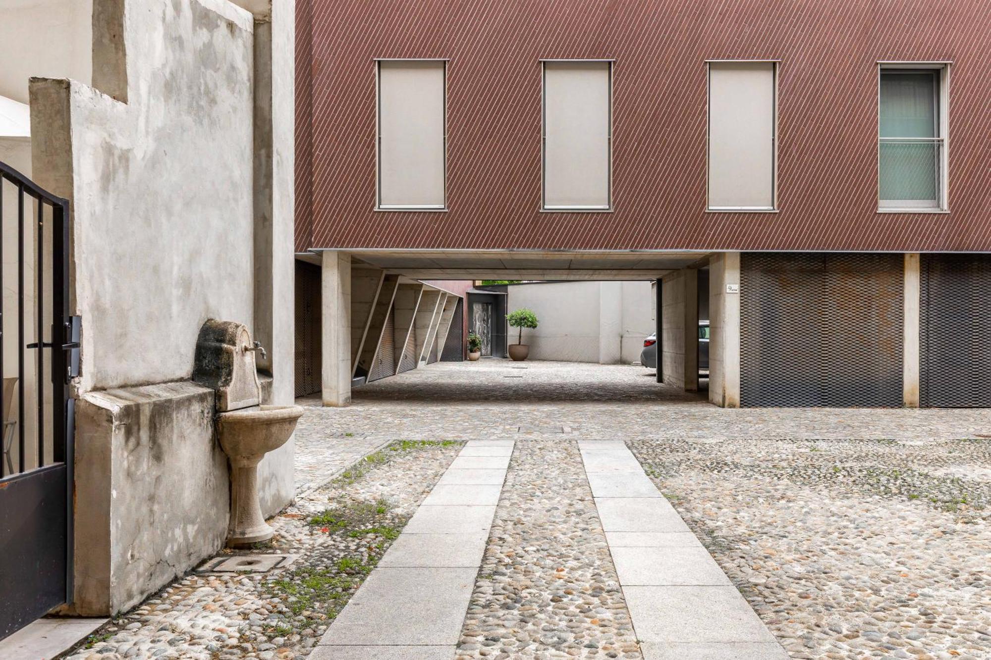 Nam House & Posto Auto * Milan