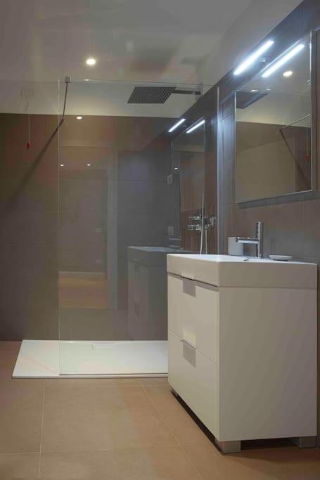 Design In The Center Of Apartment
