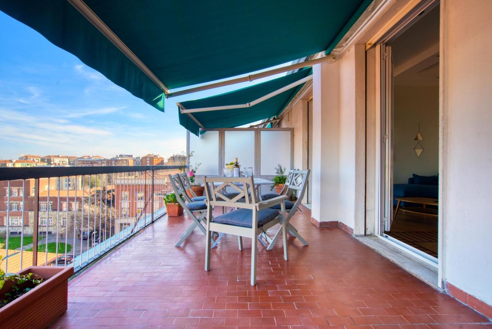 Spacious Penthouse With Panoramic Terrace - 20 Minutes From Duomo Appartamento Milano