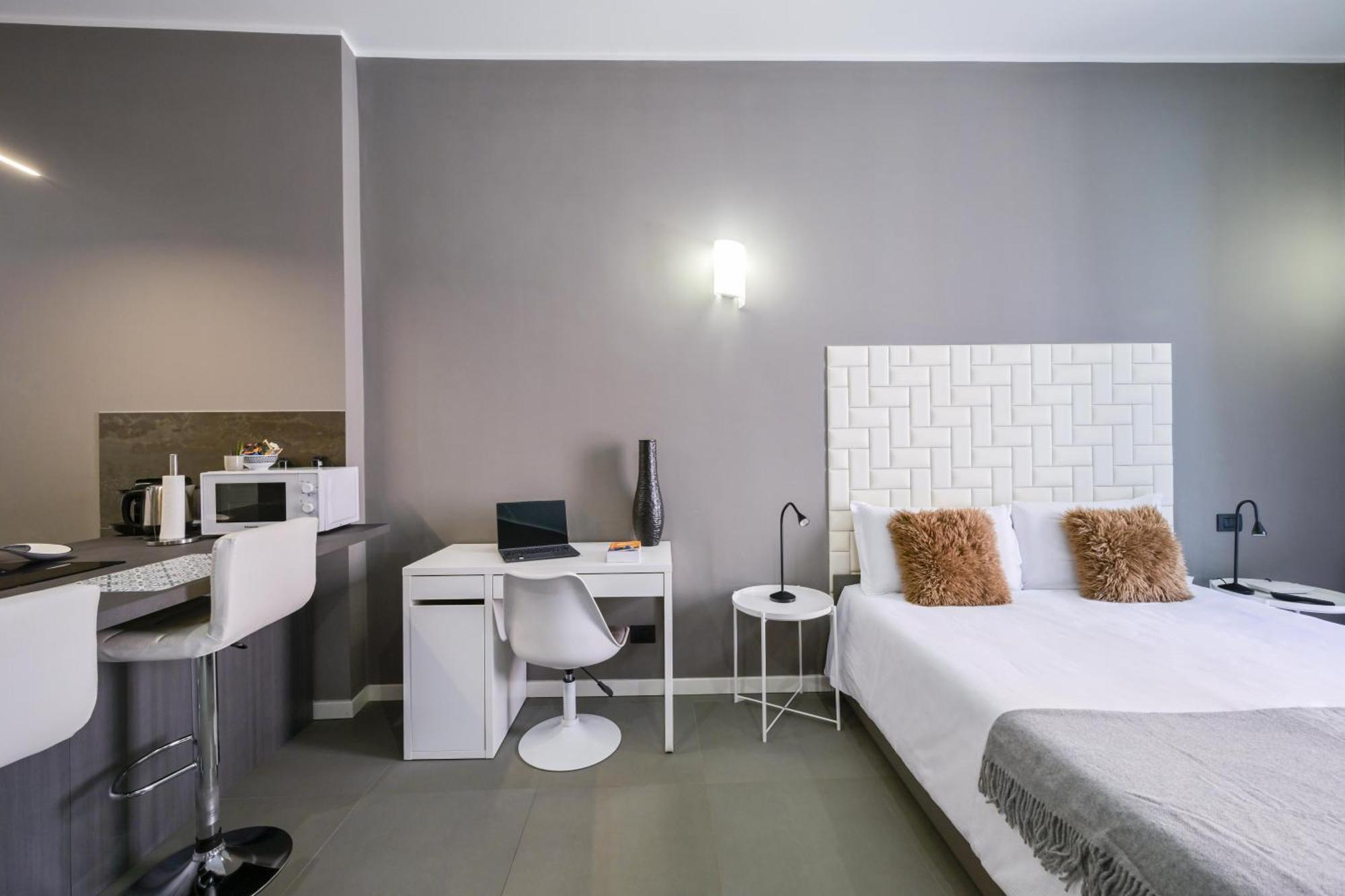 Piazza Della Scala 3 *