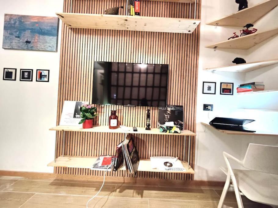 Casa Cloclo: Design & Vintage Above Subway Milan