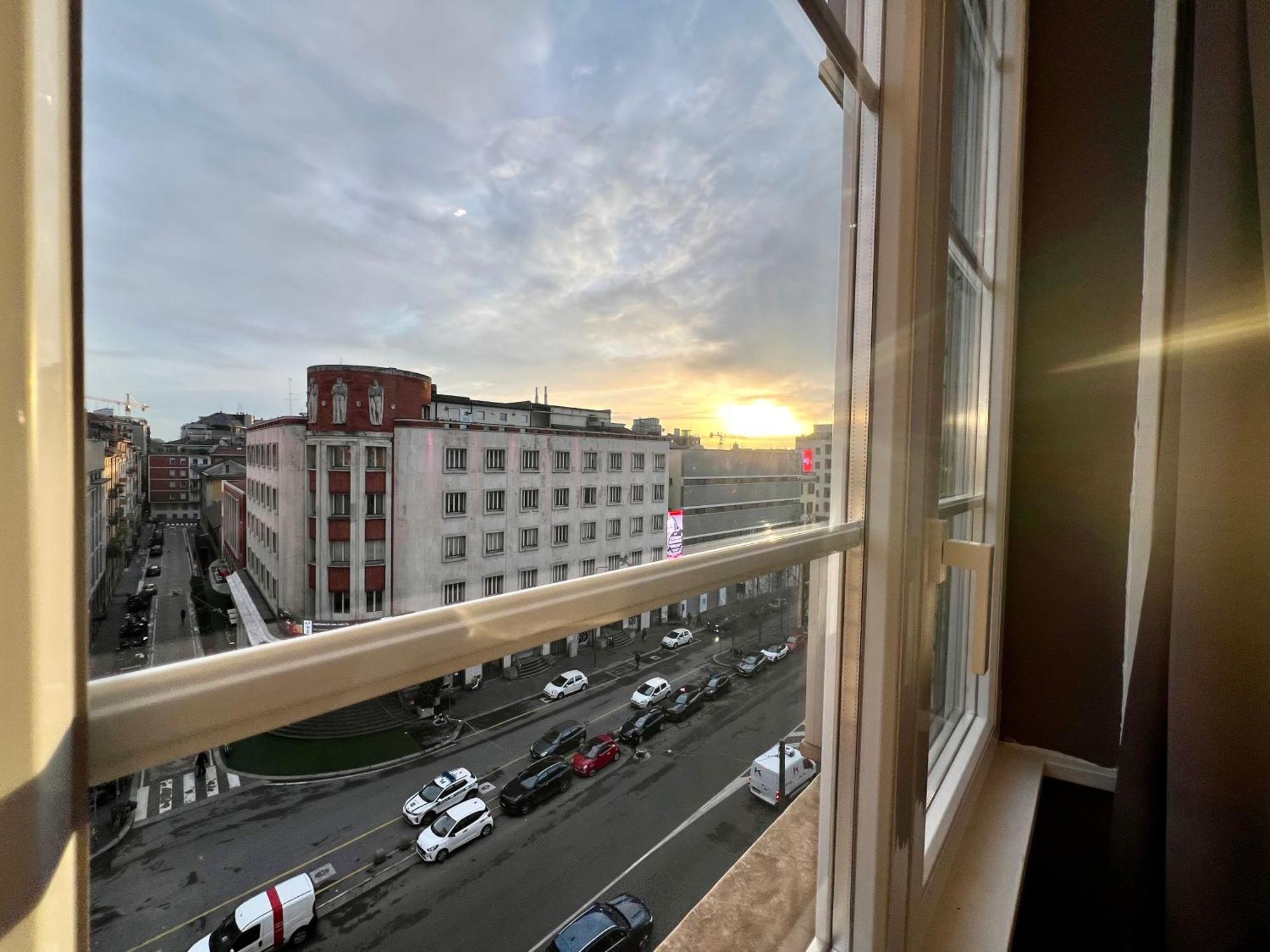 New Wonderful Bilo With Walk-in Closet From Moscova Apartment Mailand