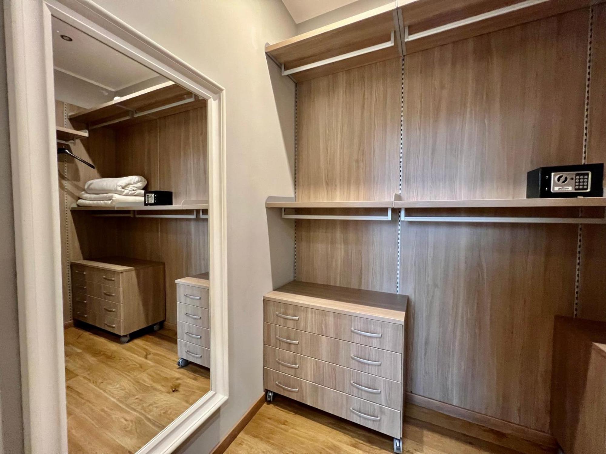 New Wonderful Bilo With Walk-in Closet From Moscova *