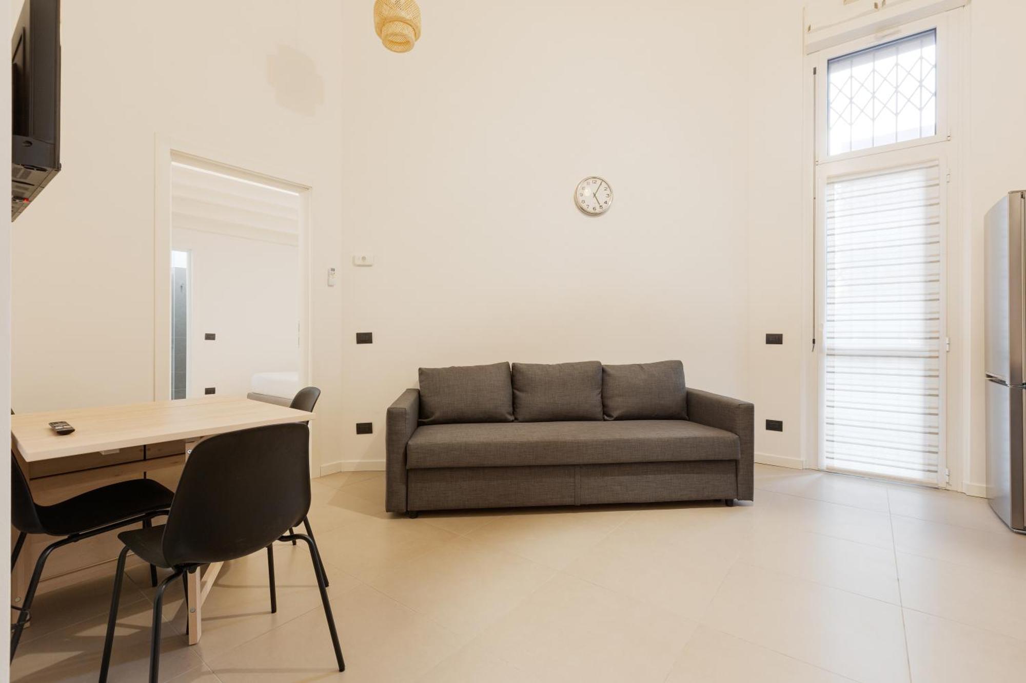 Cozy Corner With Balcony And Private Garage!