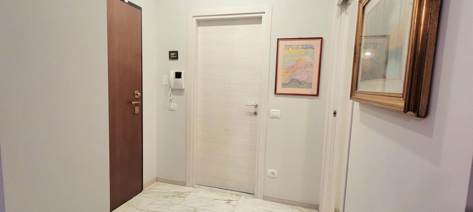 Confortevole Stanza In Condiviso A Due Passi Dall'aeroporto Di Linate Alloggio in famiglia