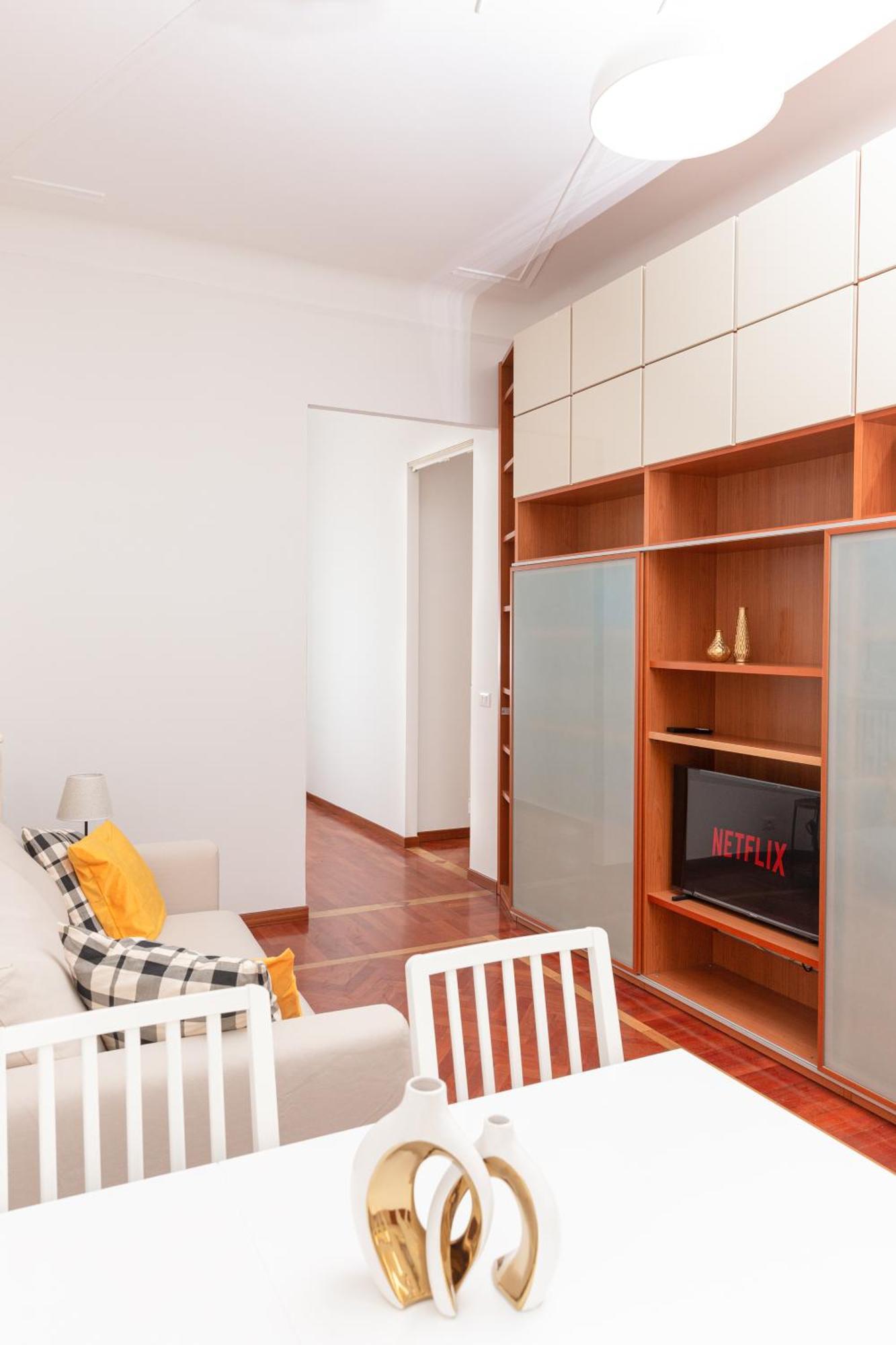 Da Vinci Exclusive - Centrale,m3, Isola District Apartment