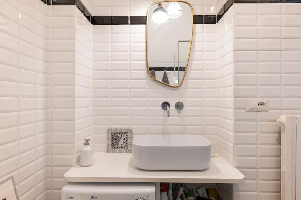 New Elegant Flat 3 Min From Station. Apartment