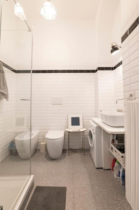 Apartment New Elegant Flat 3 Min From Station. *