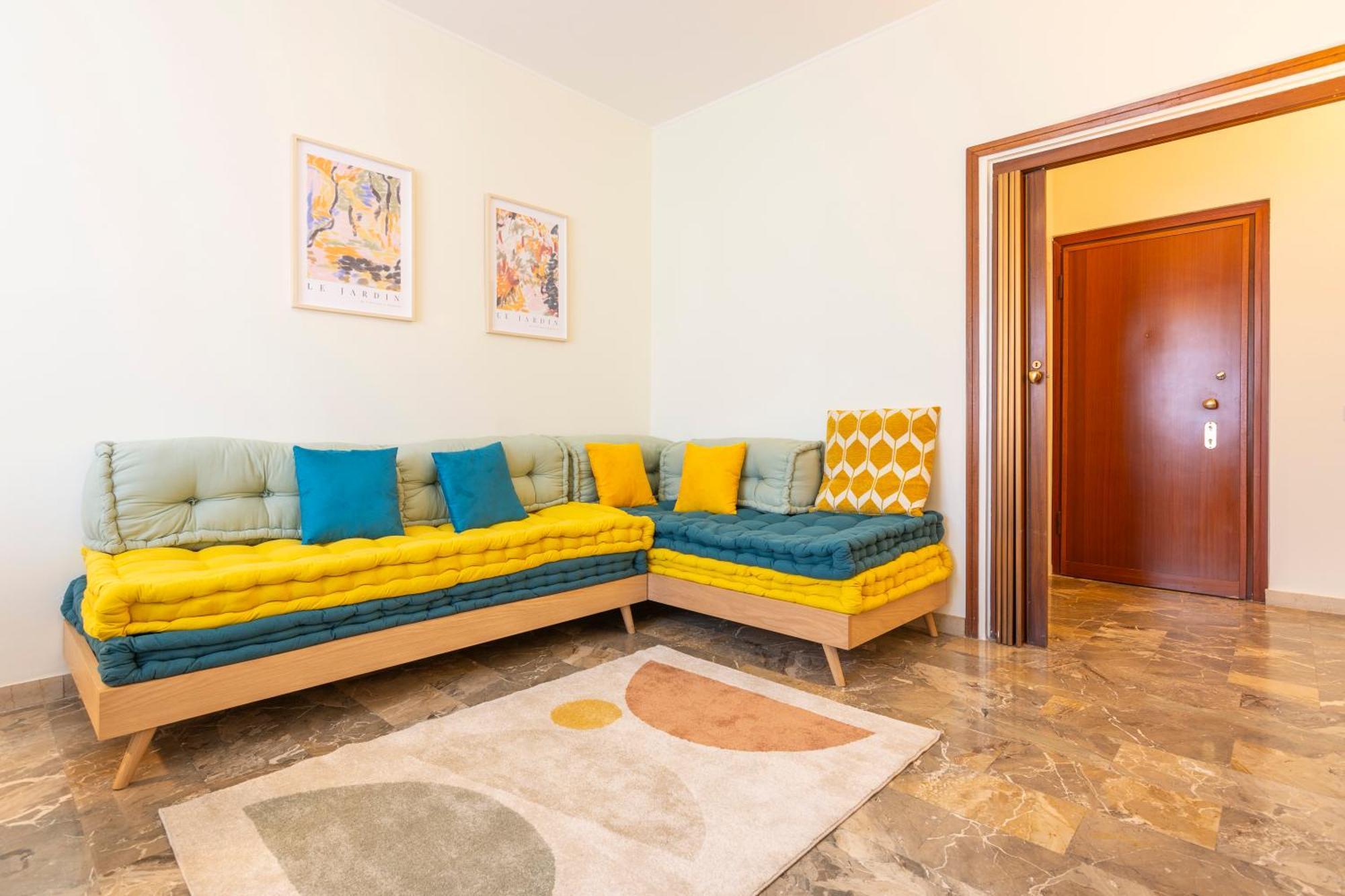 Ospitali - Casa Giuliana, Ampio Trilocale Per Famiglie E Box Milano