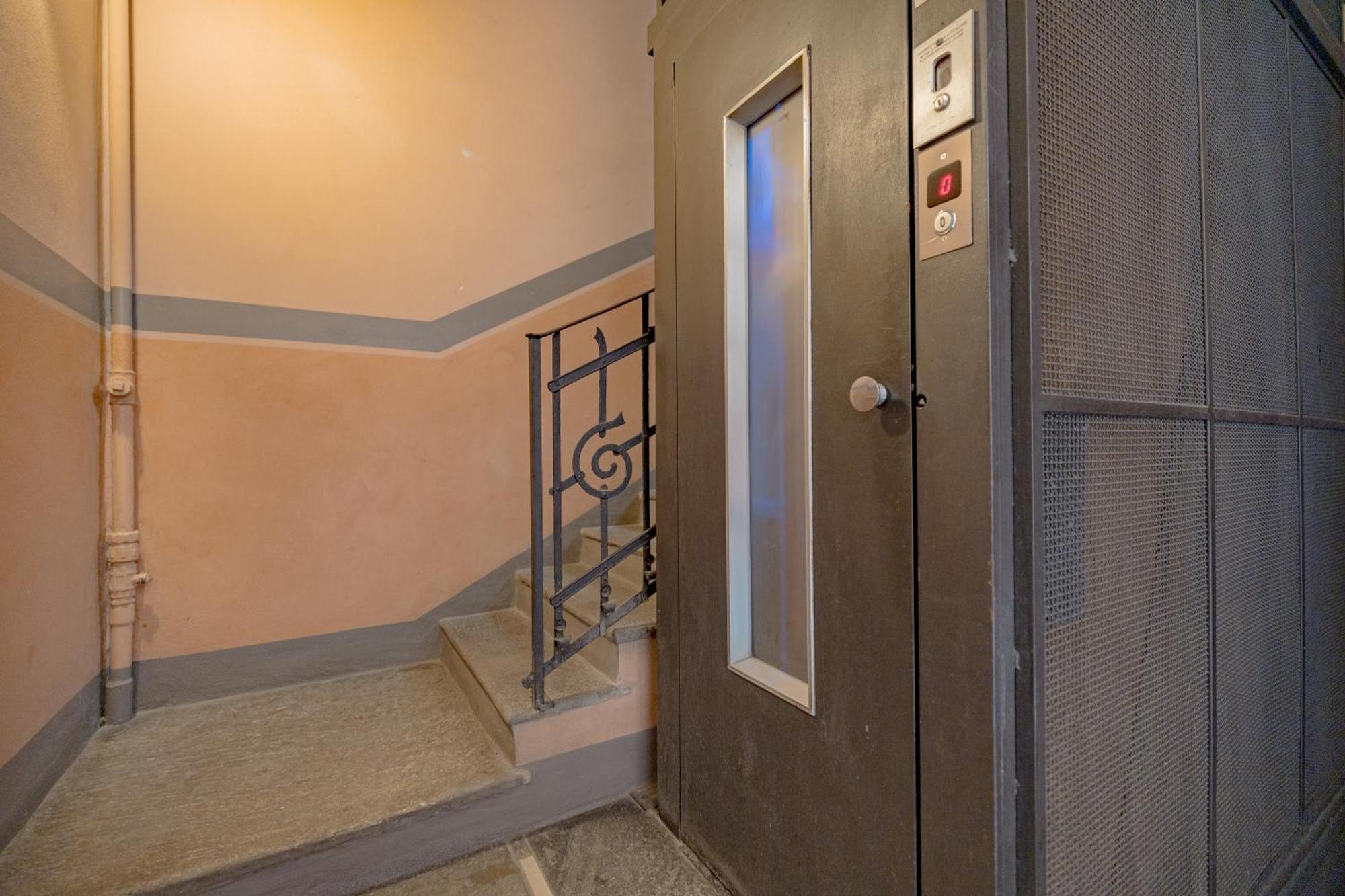 Lejlighed 2 Bedroom - Buzzi Hospital, Sempione, Mico, 100mt Metrom5 *