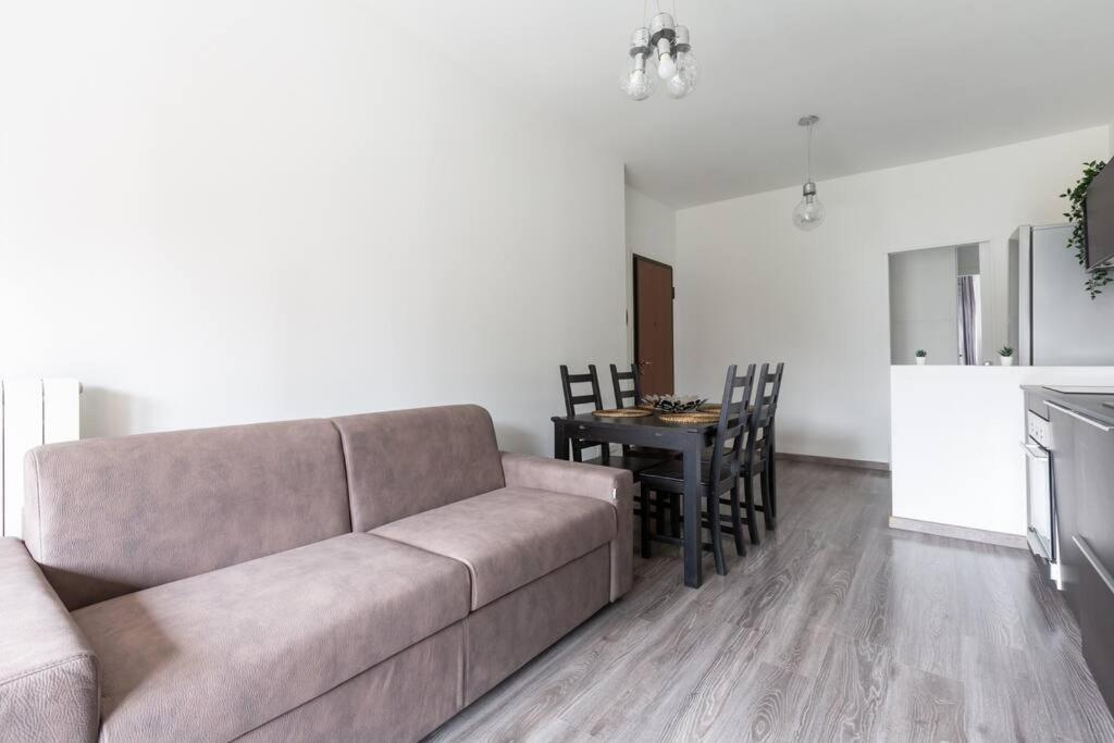 Appartement Large Close To Metro Milaan