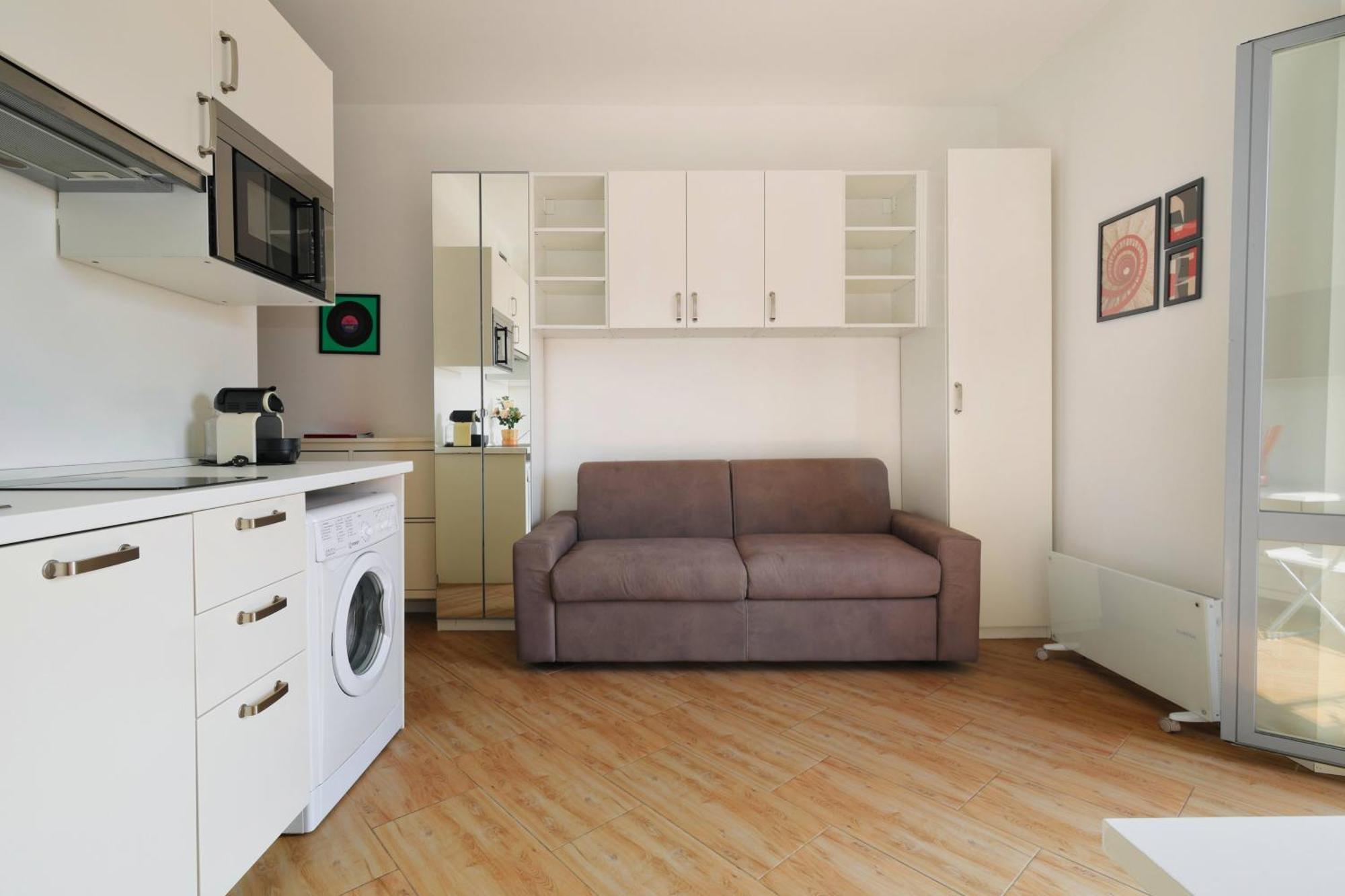 Apartment Colorful Nolo
