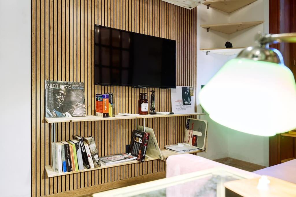 Casa Cloclo: Design & Vintage Above Subway Apartment Milan
