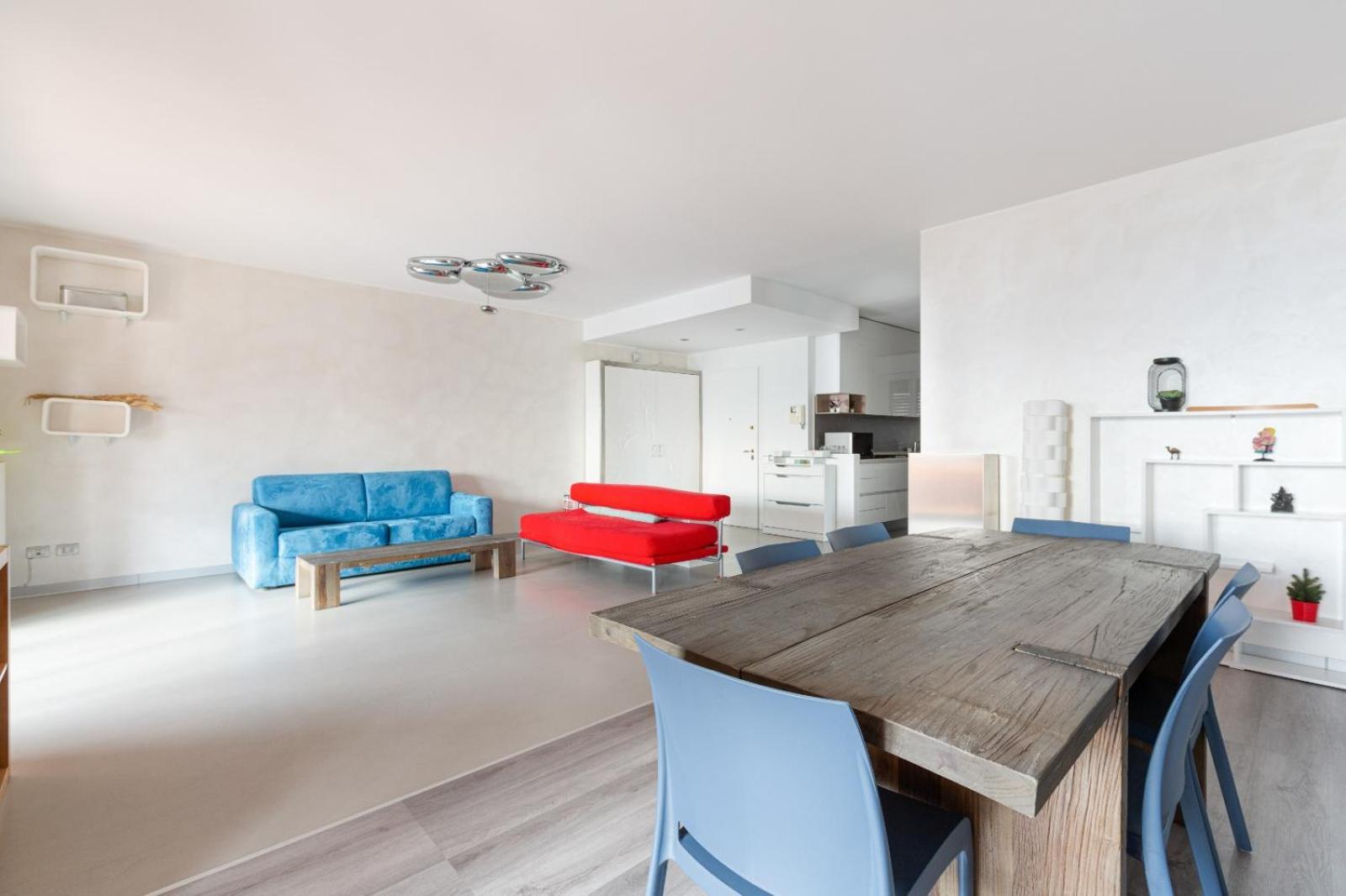 Bright With Balcony And Terrace Apartment