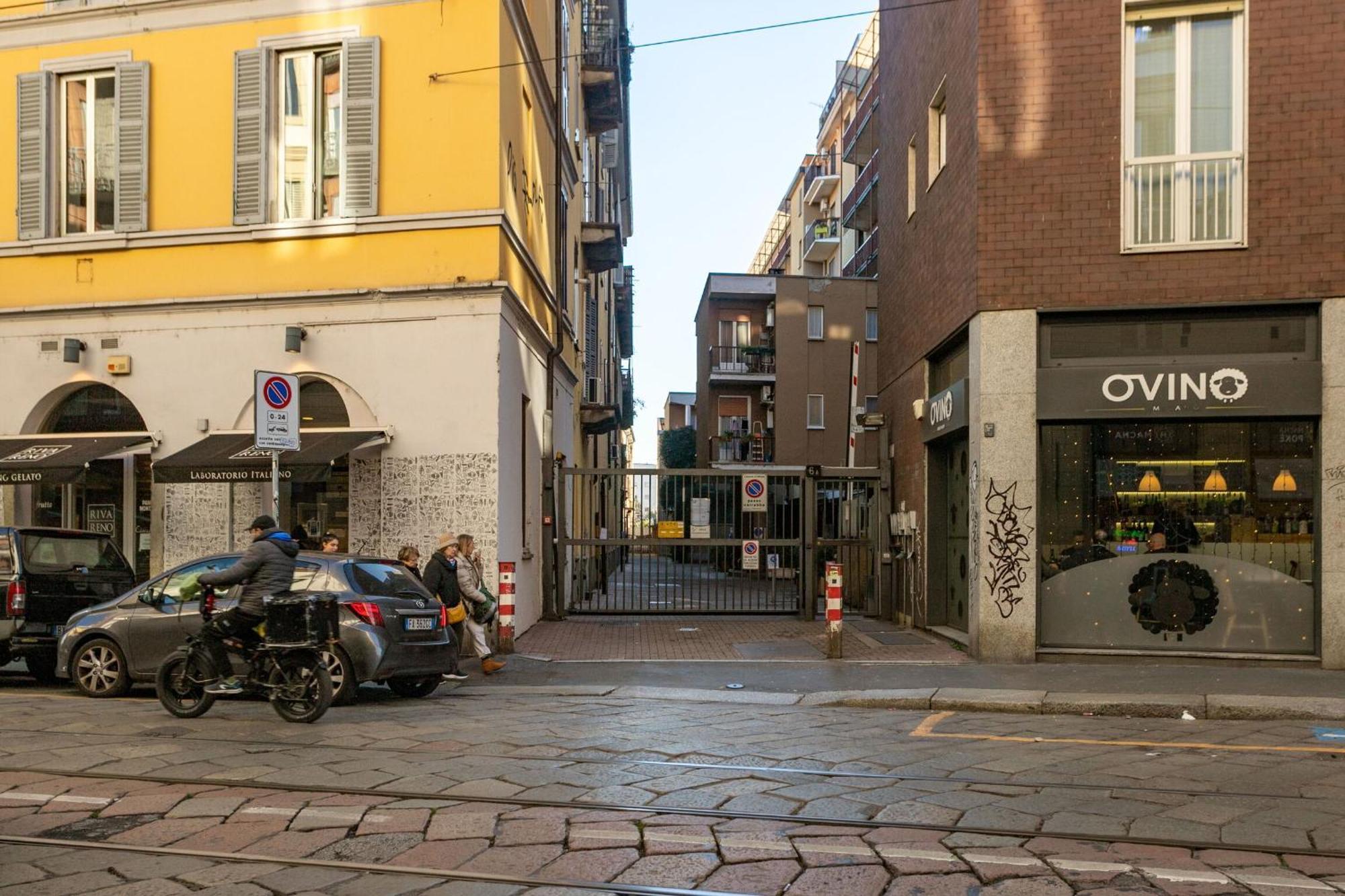 Appartamento Col Di Lana Modern In Milano