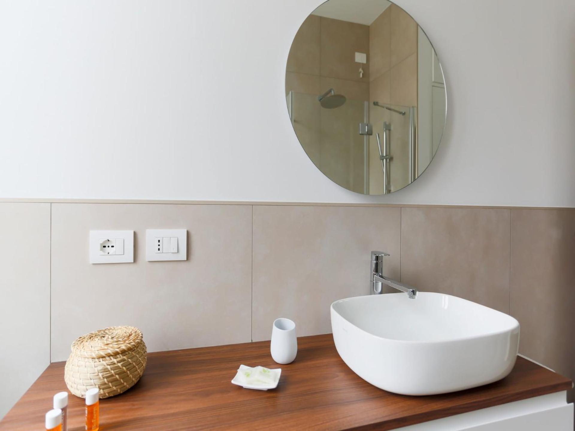 The Rent - Spacious And Renovated Two-bedroom Downtown Appartement