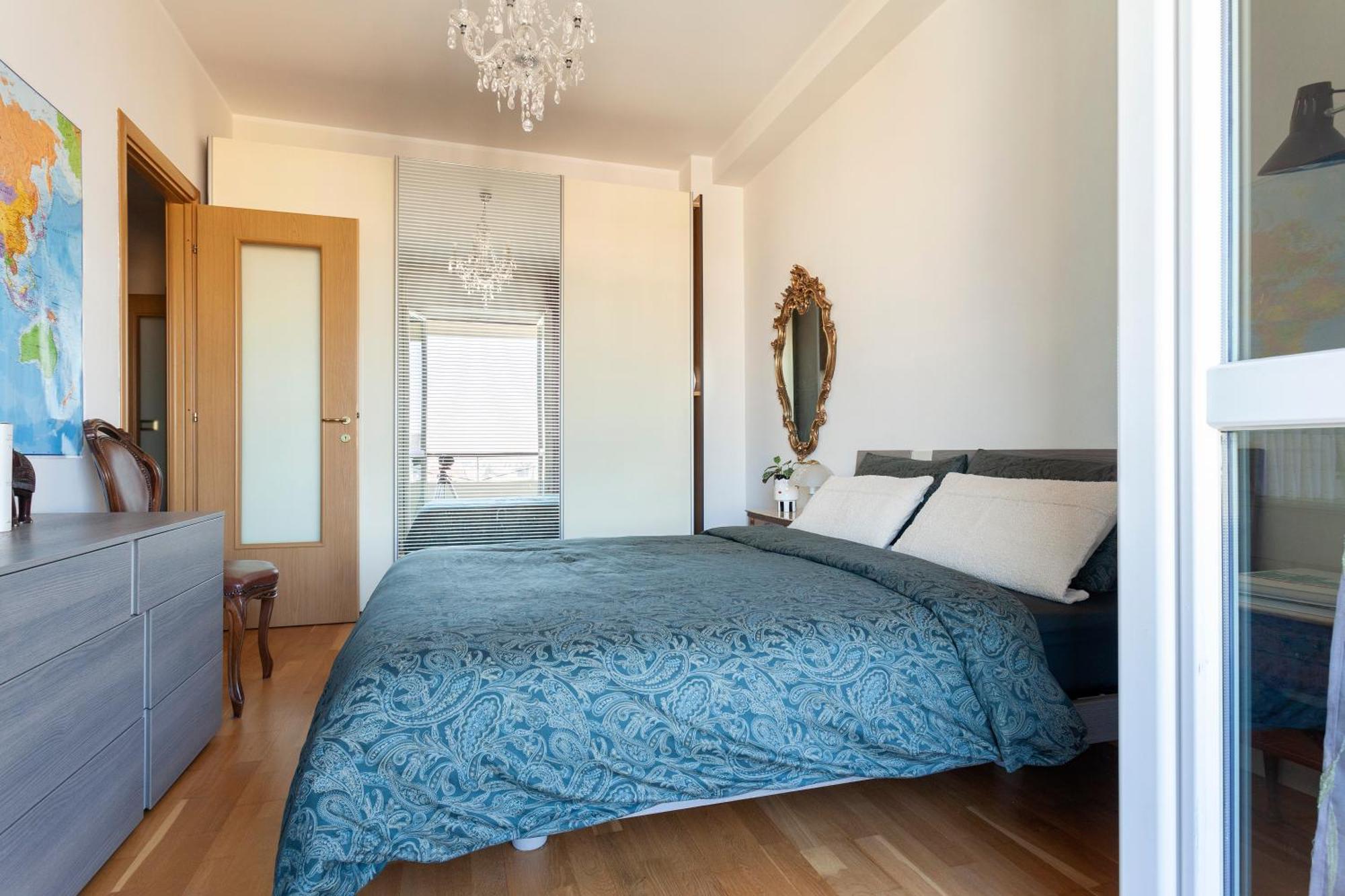 Two Spacious Bedrooms 1 Minute To Metro Stop Appartement Milaan