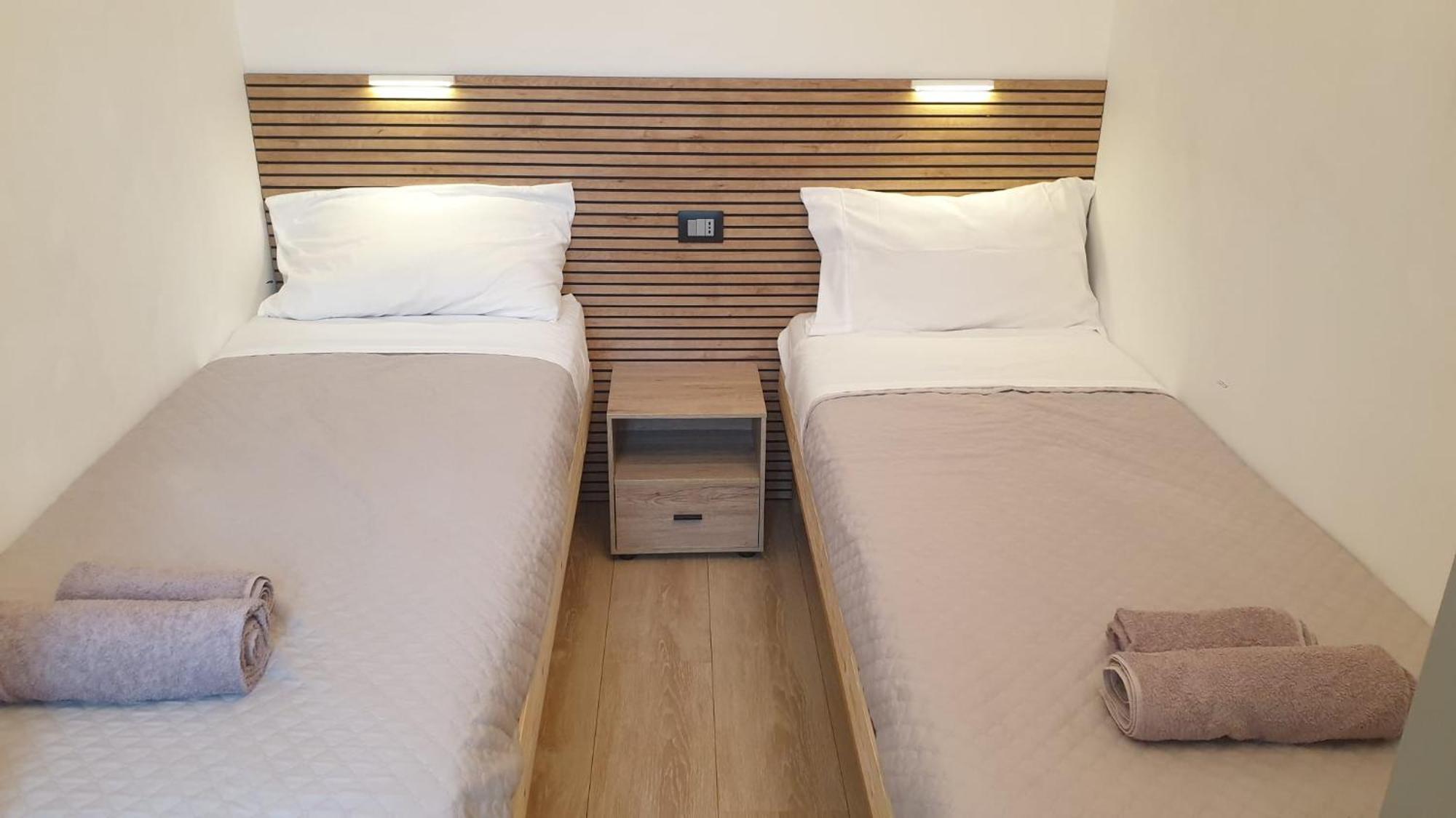 Your Lovely Home, Porta Venezia-1 Queen Bed, 3 Single Beds, 1 Sofa Bed- Apartment *