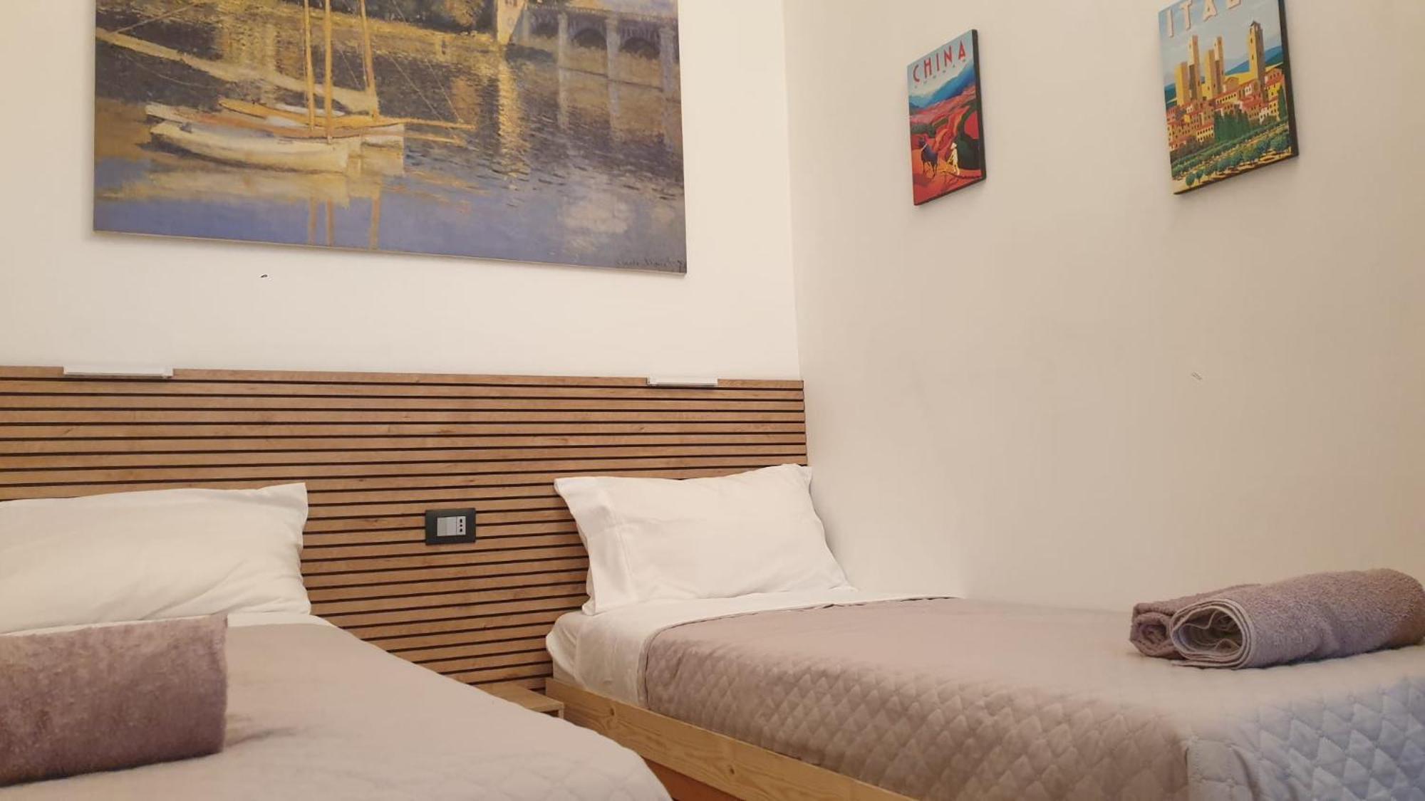 Apartment Your Lovely Home, Porta Venezia-1 Queen Bed, 3 Single Beds, 1 Sofa Bed- Mailand