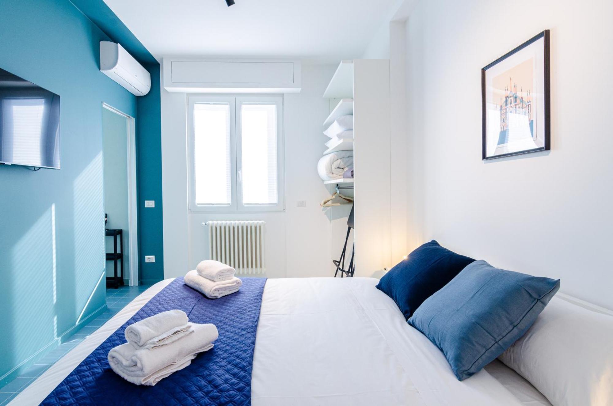 San Siro Blue Flat